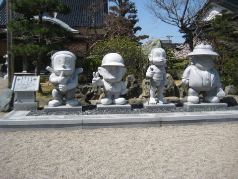 氷見のお寺様の石像