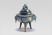 高岡銅器香炉　駒型（釻付菖蒲地紋）